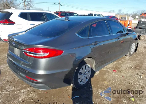 2020 Ford Fusion S z USA, uszkodzony, nr VIN 3FA6P0G73LR245281